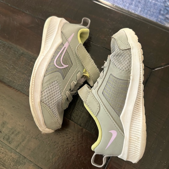 Nike Downshifter 11 toddler s8 - Picture 3 of 5